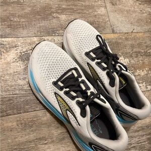 Brooks Men's Athletic Shoes in White and Blue glycerin 21 size 11.5